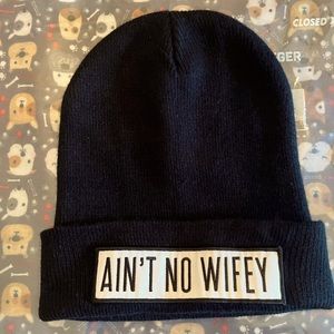 Ain’t No Wifey beanie - Black